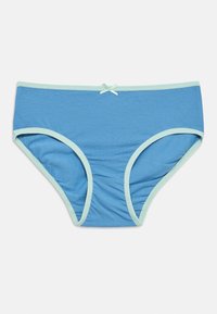 Μπλε βαμβακερό σλιπ με γαλάζιο φινίρισμα και μικρή λεπτομέρεια φιόγκου στο κέντρο εμπρός. Διαθέτει λεία υφή και σχεδιασμό πλήρους κάλυψης.