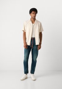 Scotch & Soda DEAN LOOSE TAPERED - Jean boyfriend - green touch