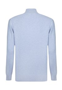 Vaaleansininen villapaita, jossa on korkea kaulus, pitkät hihat ja resorikuvio. Takapuolella saumaton muotoilu. Ei näkyviä kuvioita tai metalliosia.