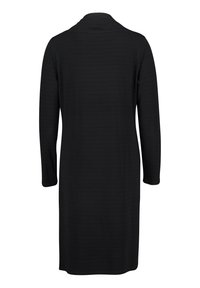 Svart långärmad klänning med rund halsringning, rak passform och textil med subtila horisontella linjer. Inga synliga knappar eller detaljer.