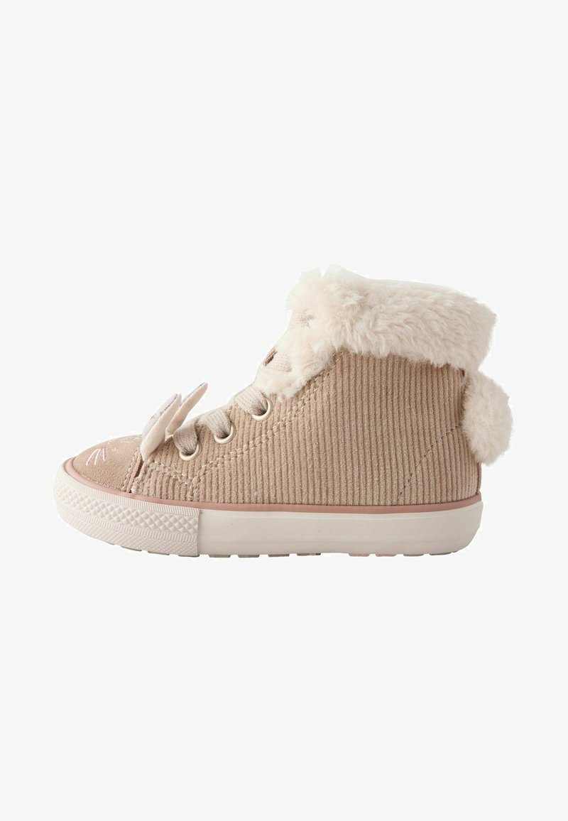 Beige Cord-Look High-Top-Schuh mit einem weichen Pelzkragen und Zunge. Verfügt über eine Gummisohle und dekorative Schleifen an den Seiten.