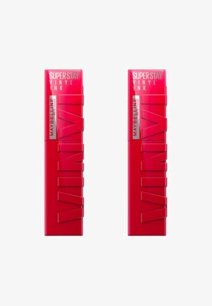 Le Maybelline Superstay Vinyl Ink dans un emballage rouge brillant présente un design rectangulaire élégant, une typographie audacieuse et une texture antidérapante pour une prise en main facile.