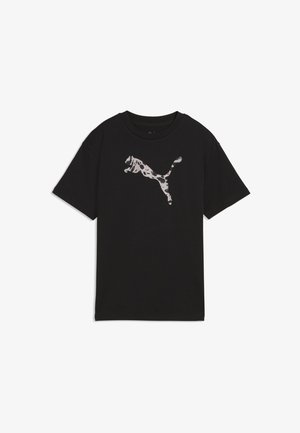 T-shirt noir à manches courtes avec un grand logo Puma en imprimé camouflage gris et noir centré sur la poitrine.