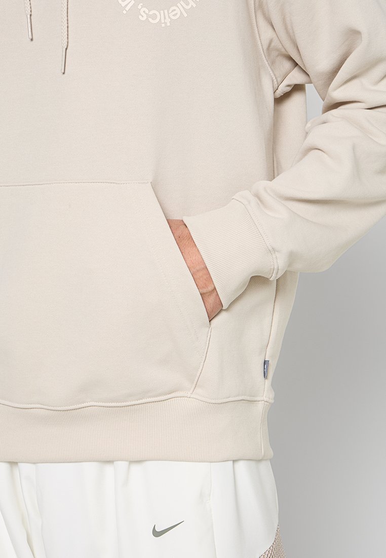 RELAXED FIT