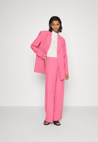 Notes du Nord OLIANA PANTS - Calças - pink dream