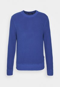 Pull en maille ribbée bleu avec un col rond et des manches longues. Il présente un tissu texturé et un ourlet droit.