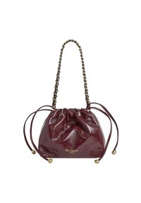 Borsa in pelle bordeaux con cordino, manico a catena, cima arricciata, accenti metallici e dettaglio del logo alla base. Texture liscia e lucida.