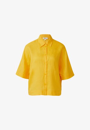 Gelbes Leinenhemd mit kurzen Ärmeln, Knopfleiste und spitzem Kragen. Es hat eine lockere Passform und eine glatte Textur.