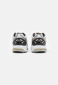 New Balance 1906 - Sneakers basse - silver-coloured/white/black