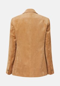 Marynarka sztruksowa w jasnobrązowym kolorze, z wyciętym kołnierzem, długimi rękawami, pionową fakturą w paski i zapinanym na guziki mankietem.
