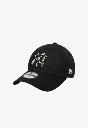 Cappellino da baseball nero regolabile con logo NY bianco e nero texturizzato sulla parte anteriore e logo New Era sul lato.