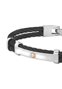 Bracciale in cavo intrecciato nero con chiusura in tonalità argento e una placca di argento lucido con un piccolo accento in rame.