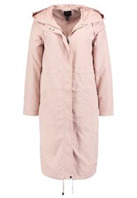 Ljusrosa lång jacka med huva, dragkedja, två framfickor och dragsnören i nederkant. Slät textur med minimal detaljer.