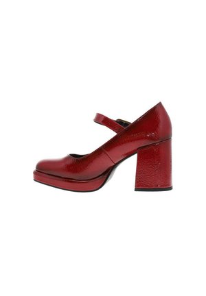 Chaussure Mary Jane en cuir verni rouge avec un talon bloc épais et une bride unique sur le cou-de-pied.
