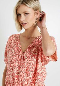 Grain de Malice SHORT IMPRIMÉE - Mono - rouge