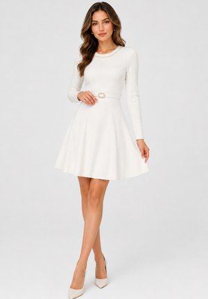 Elara, ELARA KLEID MIDIKLEID - Vestido de punto - weiß