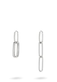 Zilveren metalen oorbellen met een kettinglinkontwerp, met verlengde vormen en gladde, gepolijste oppervlakken.