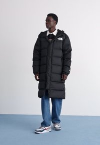 The North Face NUPTSE - Kaput ispunjen paperjem - black