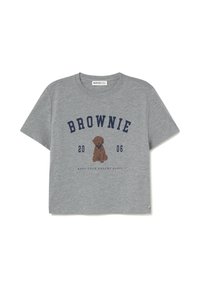 Camiseta de algodón gris con mangas cortas, un escote redondo y un gráfico impreso de un perro marrón con el texto "BROWNIE 2006" y "MANTEN VIVOS TUS SUEÑOS".