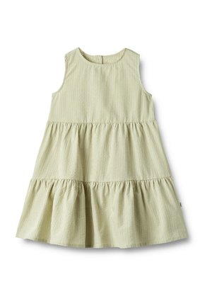 Bezrekawowa sukienka dla niemowląt z falbanami, z okrągłym dekoltem, w jasnym zielonym kolorze z cienkimi białymi pionowymi paskami, z marszczoną tkaniną na każdej falbanie.