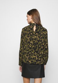 ONLY NEW MALLORY  L/S - Blusa - black/capetown