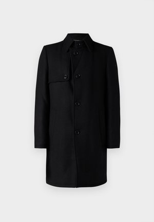 Schwarzer Wollübermantel mit Kragen, sechs Knöpfen, zwei Seitentaschen und taillierter Passform. Der Stoff hat eine glatte, strukturierte Oberfläche.