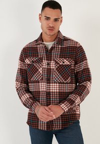 REGULAR FIT - Vasaras jaka - brick red
