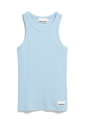 Débardeur en coton bleu ciel avec une texture côtelée, un col rond et de larges bretelles. Présente une petite étiquette de la marque sur l'ourlet inférieur.