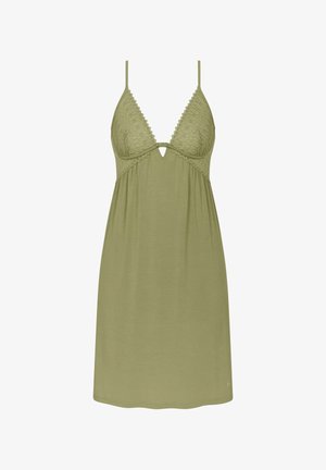 Oliwkowa zielona koszula nocna z teksturowanym koronkowym wzorem na karczku, regulowanymi ramiączkami i małym otworem z przodu.