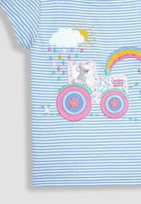 JoJo Maman Bébé BUNNY ON TRACTO REGULAR FIT - Triko s potiskem - lilac purple bunny on tractor