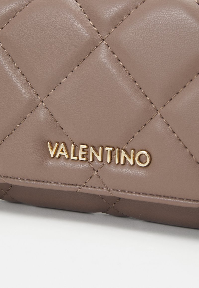 Portefeuille Matelassé Couleur Taupe - Marque 19V69 - Fausse Peau Avec Fermeture éclair - Neuf