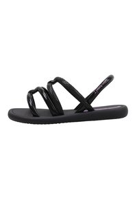 Sandalias negras con tres tiras texturizadas, suela lisa y diseño flexible. Presenta una sutil marca púrpura en la plantilla.