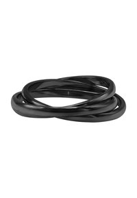 Bracciale rigido intrecciato di colore nero, realizzato in materiale liscio e lucido, con un design arrotondato e flessibile, privo di motivi o accentuazioni visibili.