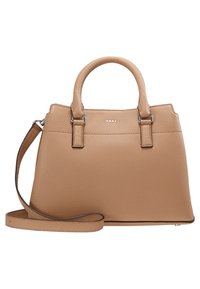 Tan pebblat läderhandväska med dubbla överhandtag och avtagbar axelrem. Har silverdetaljer och en logotypaccent på framsidan.