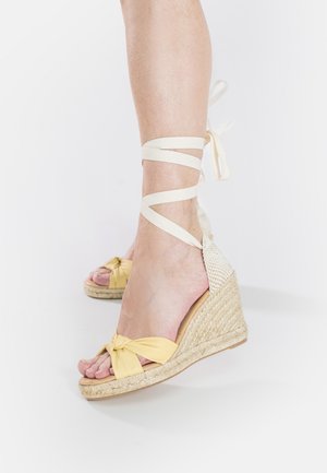 ESTHER - Sandalias de cuña - lemon