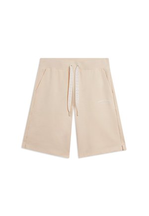 Pantaloncini beige al ginocchio con fascia elastica in vita, coulisse bianche, tasche laterali e piccolo testo bianco sulla coscia destra.