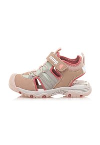 Sandalias ligeras de punta abierta en beige y verde pastel, con correas elásticas, cierre de Velcro y suela de goma texturizada para mayor agarre.