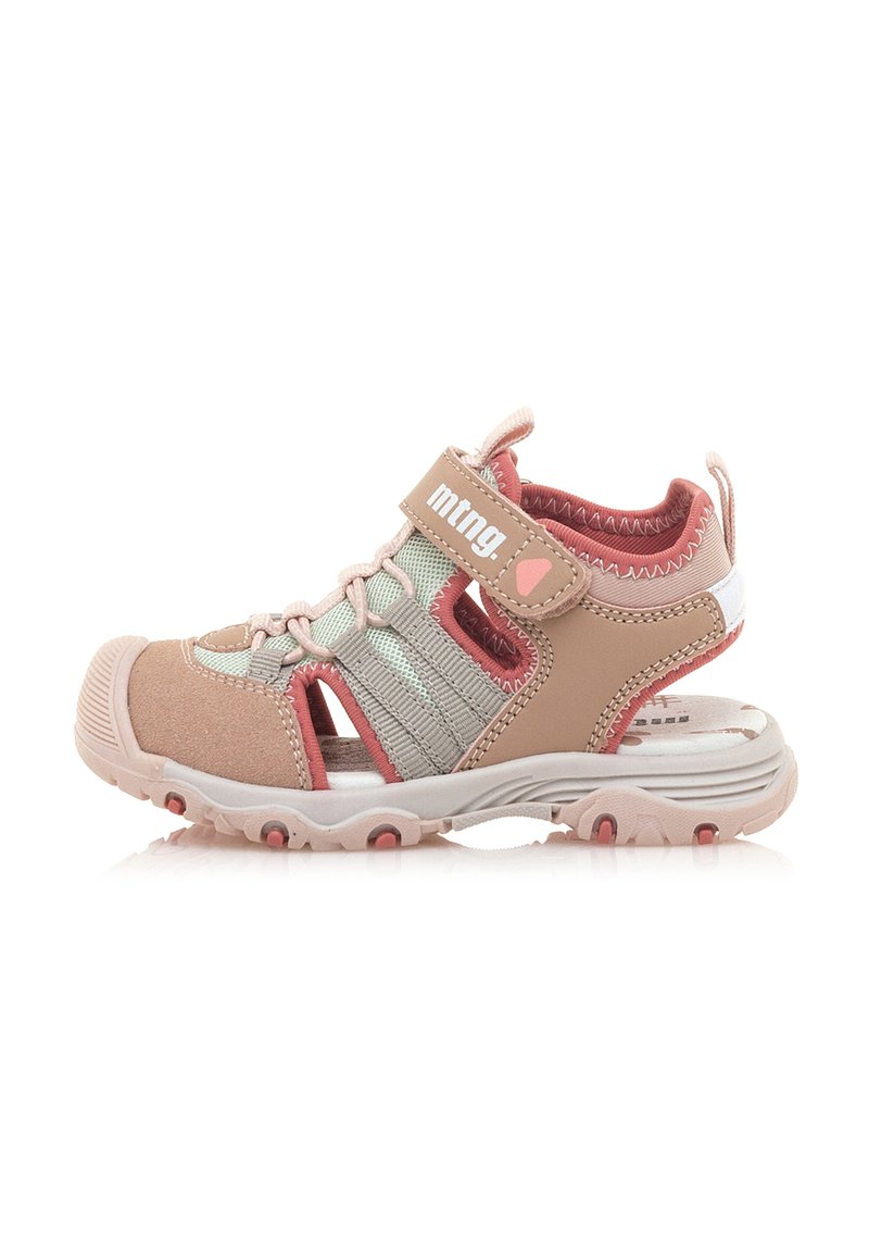 Sandalias ligeras de punta abierta en beige y verde pastel, con correas elásticas, cierre de Velcro y suela de goma texturizada para mayor agarre.