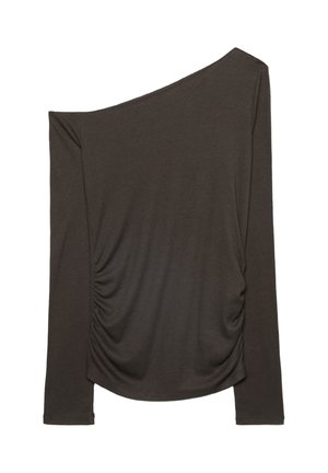 Donkerbruin off-shoulder top met lange mouwen, voorzien van zijrimpeling en een zachte, gladde textuur. Gemaakt van rekbare stof.