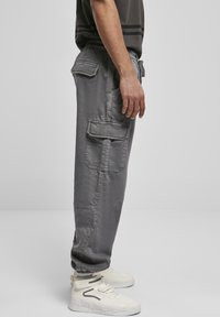 Urban Classics KNITTED CARGO JOGGING PANTS - Cargobroek - asphalt