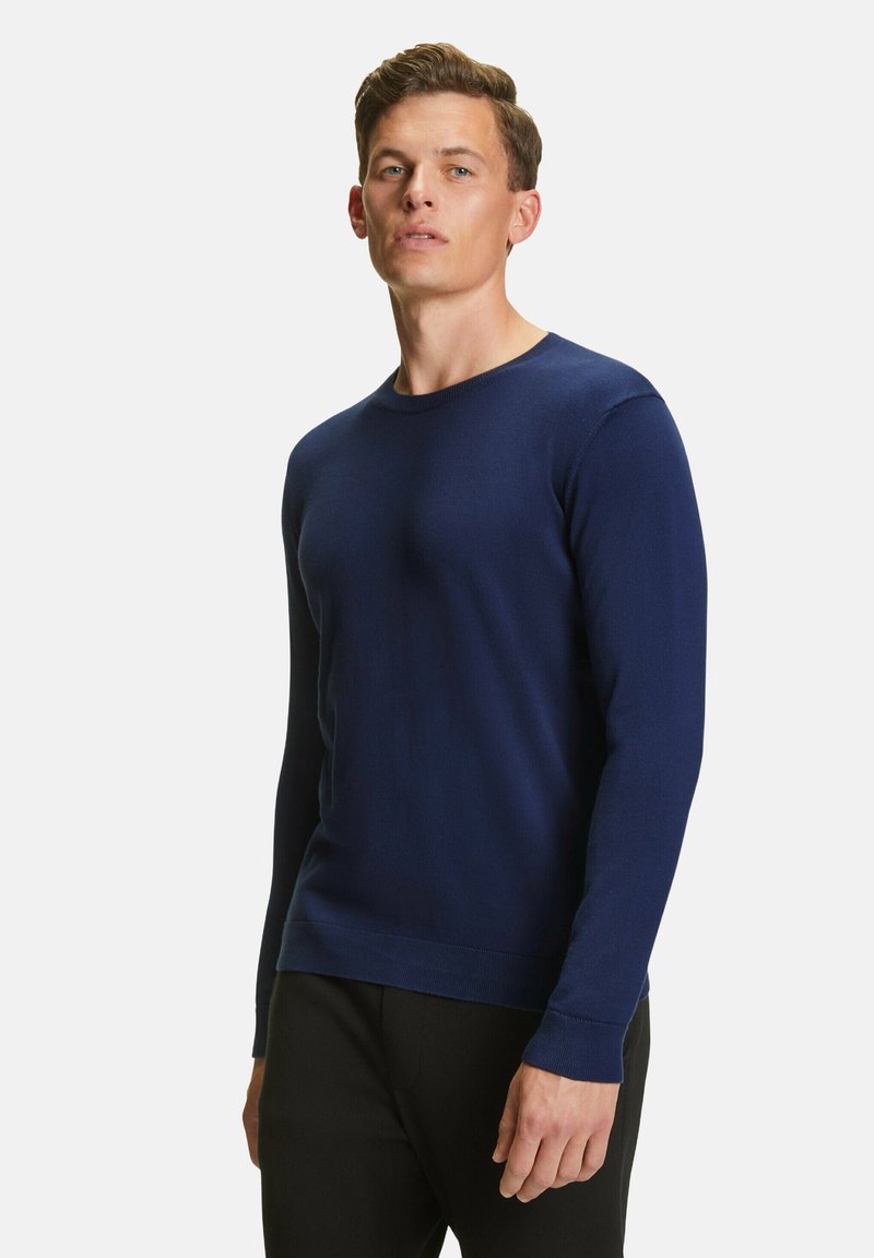 Navyblauwe lange mouwen trui met een ronde hals. Gemaakt van een soepele, fijn gebreide stof. Fitte silhoette, geribbelde manchetten en zoom.