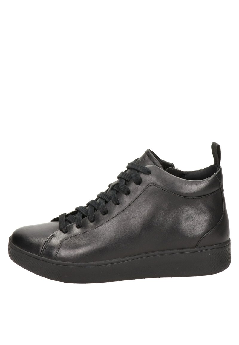 Zapatillas altas de cuero negro con una textura suave, puntera redonda, cordones en la parte delantera y una lengüeta en la parte trasera para facilitar su uso.