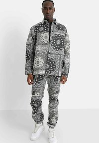 Sixth June BANDANA PATCHWORK JACKET - Cappotto corto - black