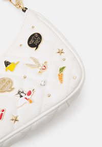 ALDO LOONEY TUNES™ x ALDO LT PINS BAG - Handbag - white