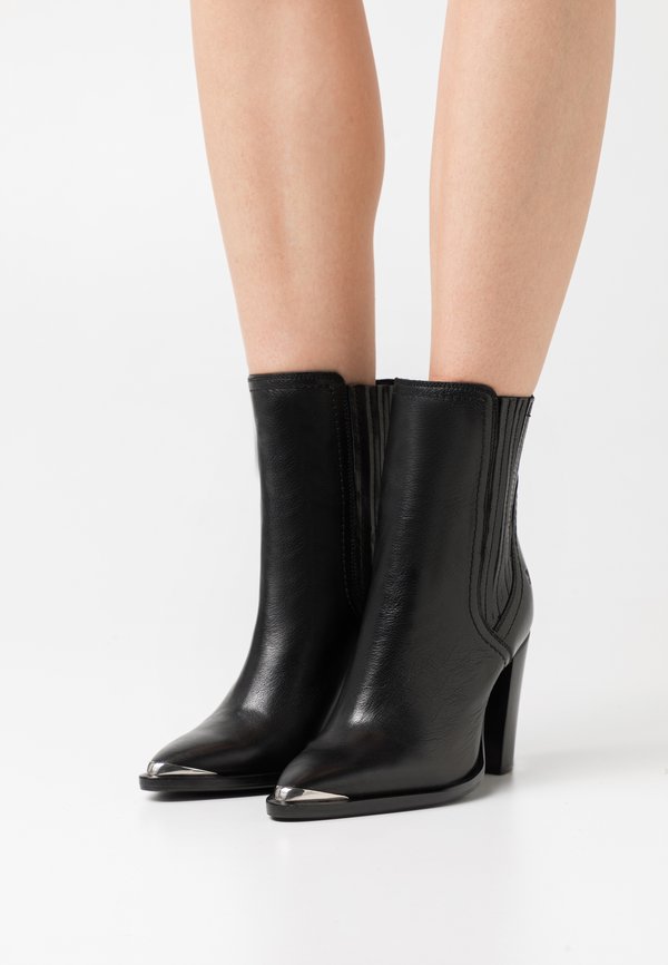 NEW AMERICANA - Classic ankle boots