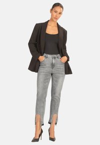 Apart MIT KRISTALLSTEINEN - Jeans slim fit - grau