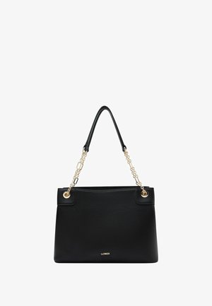 Borsa nera in pelle ruvida di forma rettangolare. Presenta una tracolla nera e dettagli in catena dorata. Logo visibile sulla parte anteriore.