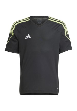 Camiseta deportiva negra con hombros a rayas amarillas, diseño de cuello en V, hecha de tejido transpirable; presenta el logo de Adidas en el pecho.