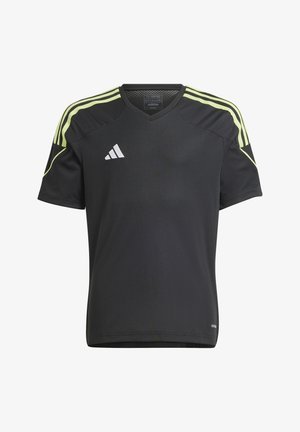 Camiseta deportiva negra con hombros a rayas amarillas, diseño de cuello en V, hecha de tejido transpirable; presenta el logo de Adidas en el pecho.