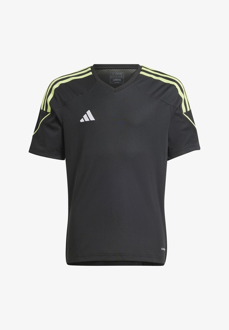 Camiseta deportiva negra con hombros a rayas amarillas, diseño de cuello en V, hecha de tejido transpirable; presenta el logo de Adidas en el pecho.
